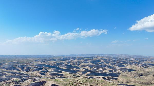 国内单体最大光伏基地项目首批并网发电
