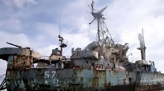 到底还是没拦住，菲律宾仁爱礁超低空空投，完成对登陆舰补给