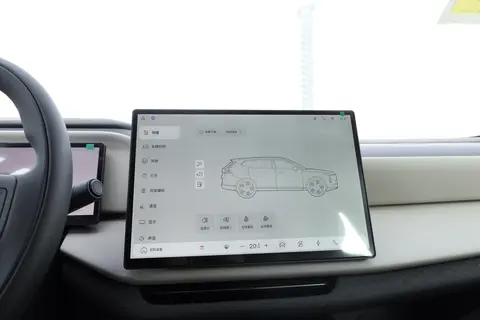 沃尔沃XC70长续航Core：21.2kWh电池+60L油箱，综合续航1200km