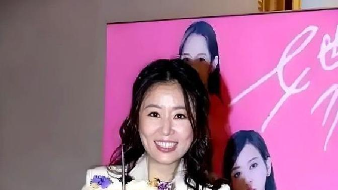 林心如增肥后更美，西装纱裙尽显高级感