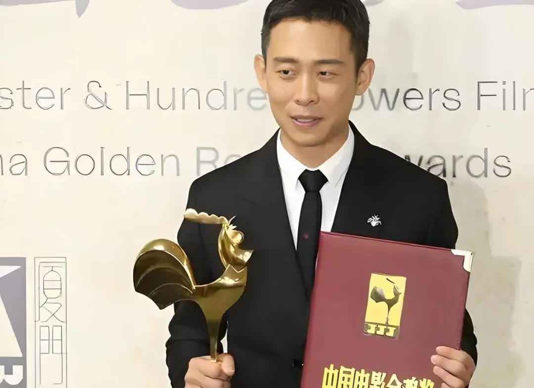 张艺谋戳穿了张译息影的真相，他给所有演员“提了醒”