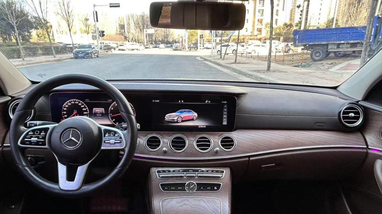 25万预算圆梦奔驰E级，2020款E300L时尚型能否胜任家用？