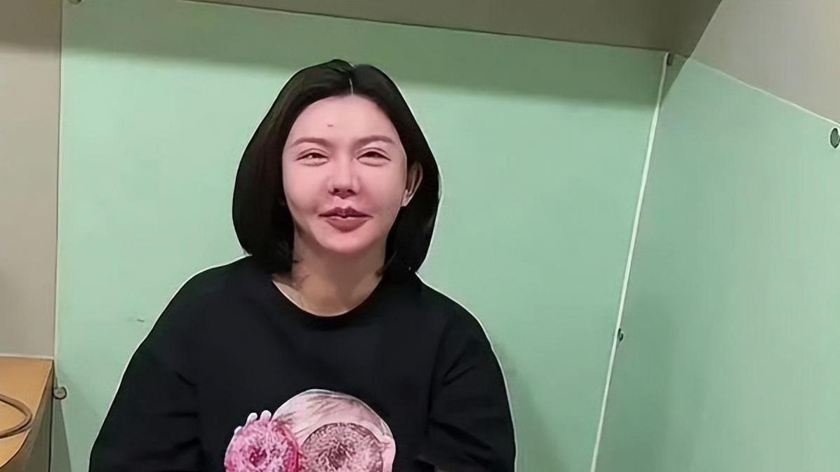 韩安冉二胎生女儿！晒全家福，产前体重达160斤