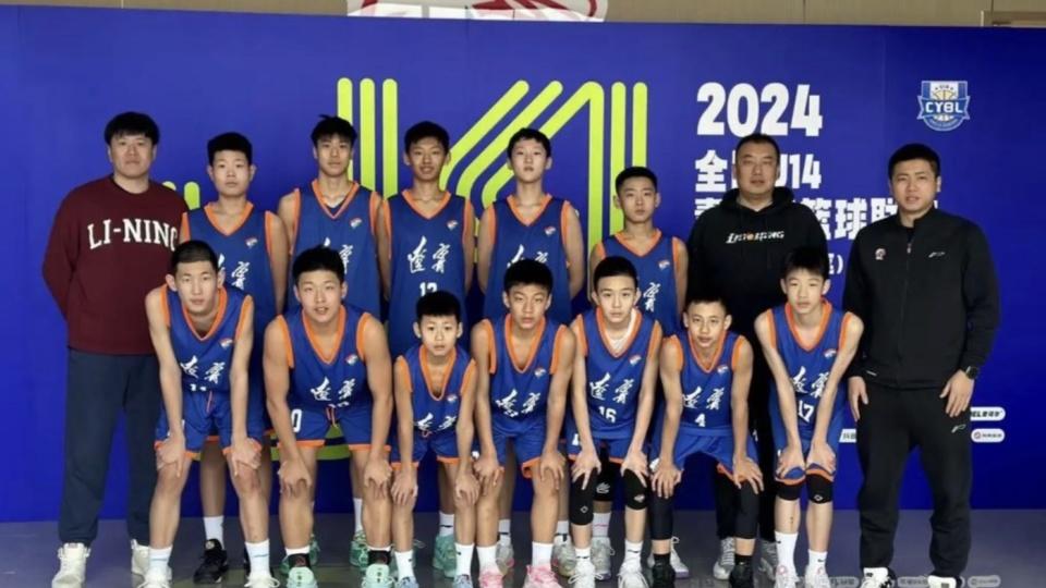 杨鸣找到好帮手，2米03后卫加入辽宁男篮青年队，从1打到5很厉害！
