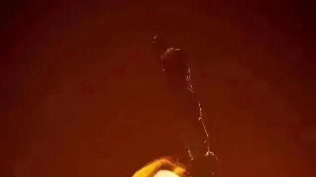 39岁的张靓颖身材丰满，穿什么挡不住好身村，成熟性感吸引人