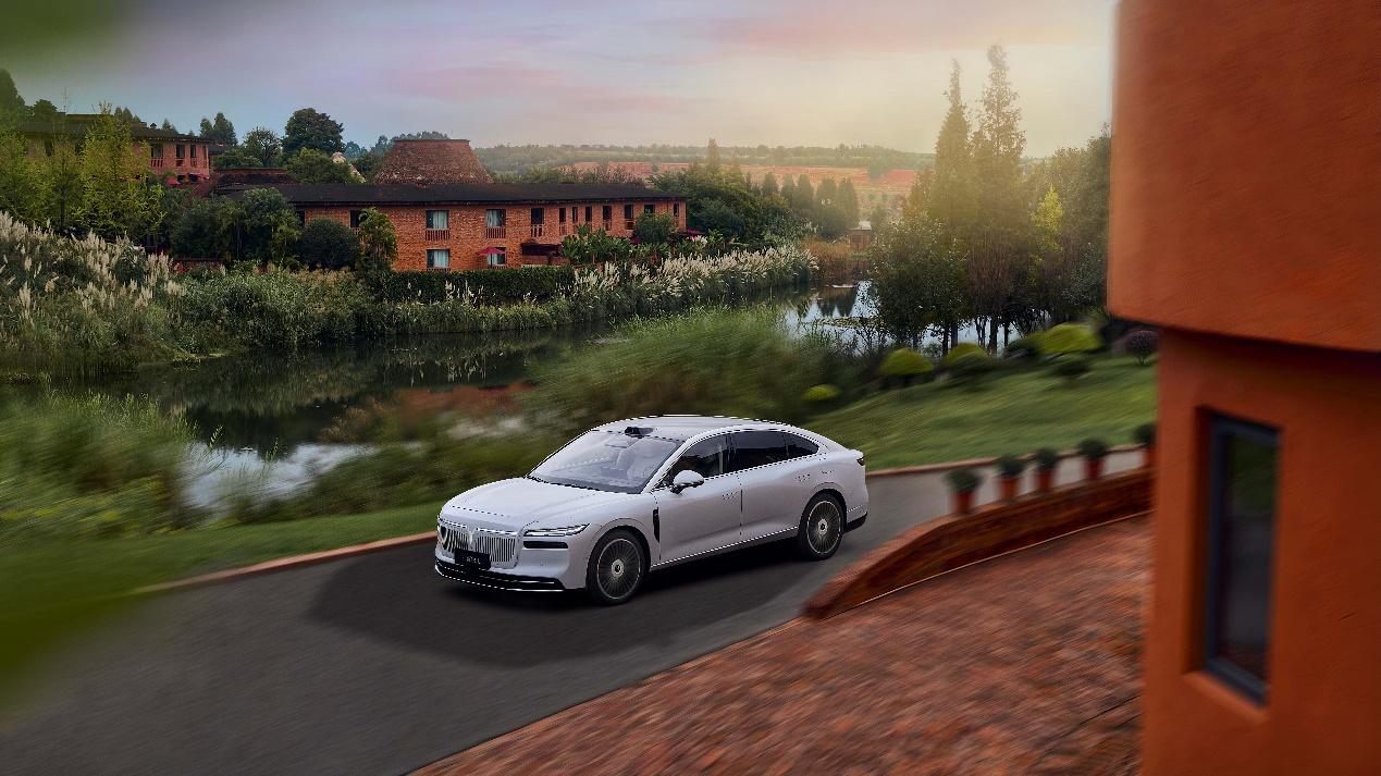 从追赶到定义：岚图连续增长势能，追光L正式上市