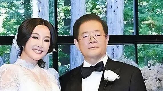 刘晓庆为啥绯闻多？看看她和向太、倪萍在一起时的状态，就明白了