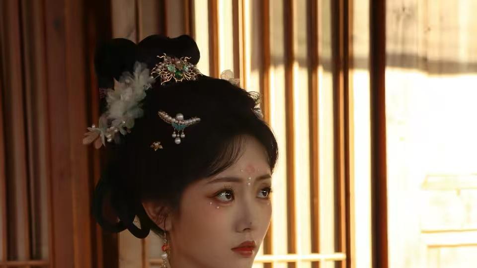 黑马到预定爆款：王路晴《满级主母》播放暴涨 300%