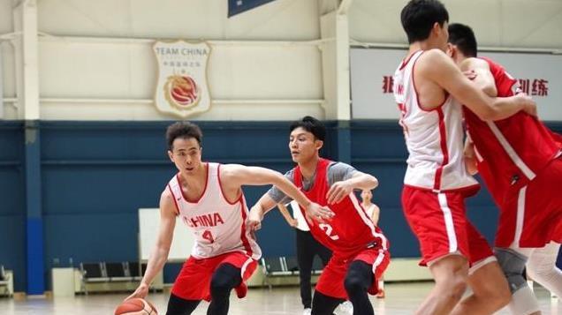 赵睿：我们亟需一场场胜利去赢得球队的尊严，中国男篮进入低谷期