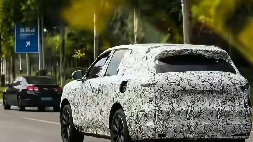 华为再放大招！疑似问界M6谍照曝光，没买M7的这回该笑了