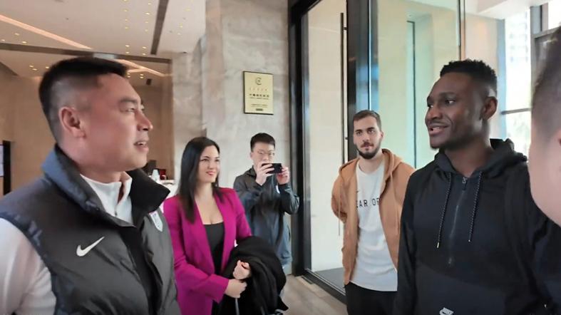 马莱莱态度行继续用，不行就外租！一堆左边卫都不如晓强，大连U21一将可试训