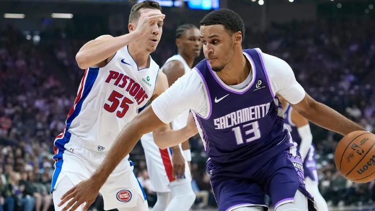 两位玻璃人两位教练，一位: 他是我们最好的球员，另一位: 他总缺席