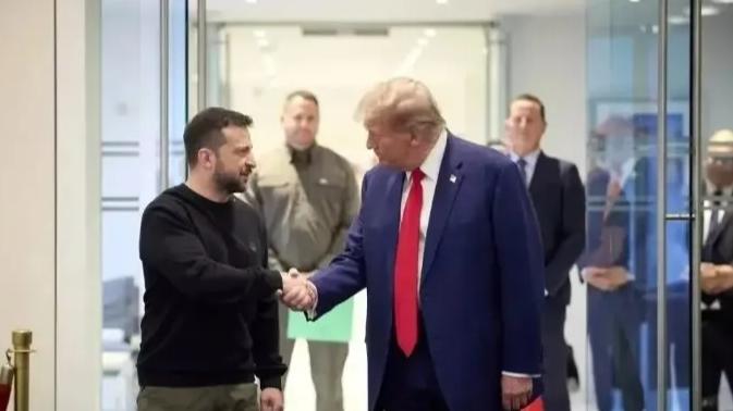 美国逼乌克兰签50%稀土矿所有权被拒！泽连斯基硬刚特朗普，俄罗斯躺着“收大礼”！