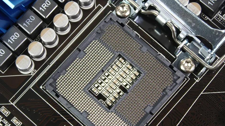 主板的CPU插槽使用寿命只有20次？官方都不让轻易插拔CPU！放心吧，没这么脆，我测试了1千次，依然