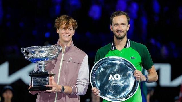 年度H2H战绩总结：辛纳连杀德约梅总，却难奈阿卡！