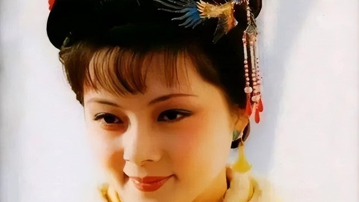 王熙凤是表姐，宝钗为何叫她凤丫头？怎么能这么不尊重？