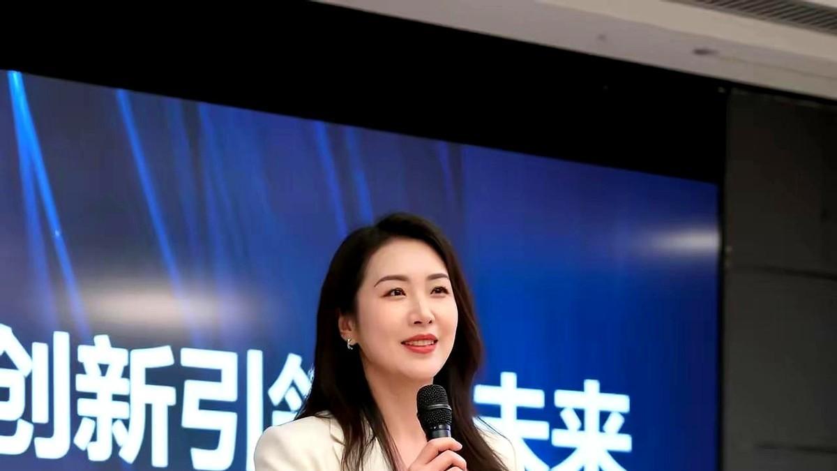 瑜伽裤进办公室，不是谁穿得露，是大家终于不装了