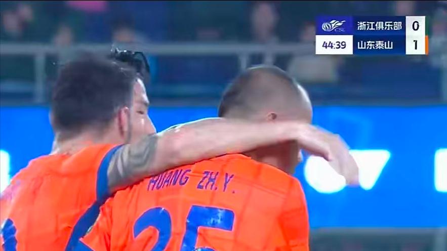 泰山后腰模仿国门！鲁谜：抱球就趴，能当门将