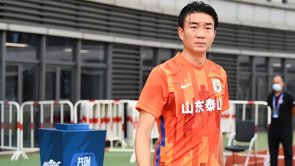 泰山前国脚竟成老赖，被爆欠钱不还，已拖欠2年，曾拿千万年薪