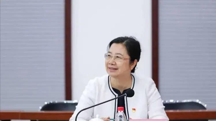 饶毅吐槽：一个副院长连评副教授资格都没有  为啥当选院士？