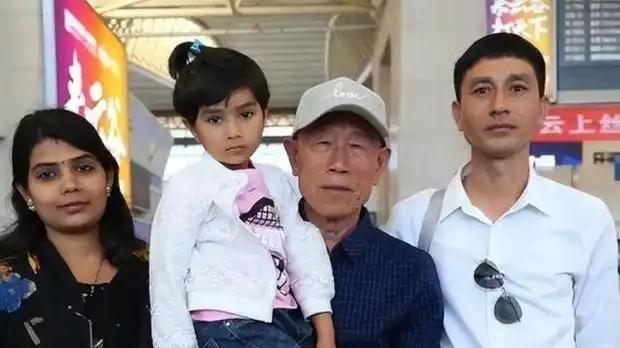 印度岳父到中国两个月，回国后老伴懵了，去了中国的人都这样？