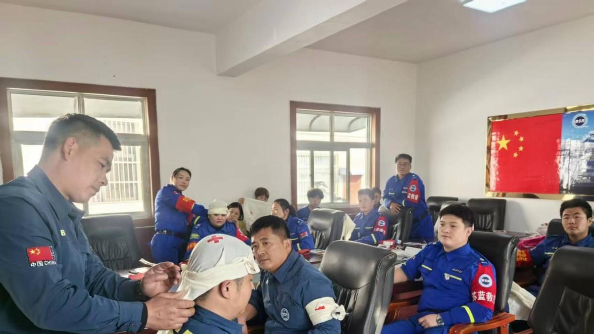 邳州苏蓝救援队新平安志愿者完成初级救护员培训 作风与技能双提升