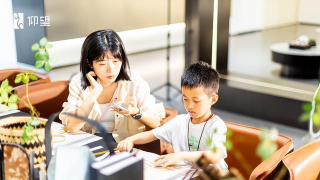 仰望U7上市发布会-长沙站圆满结束，仰望U7以划时代技术重塑新能源旗舰标杆 重塑新能源汽车安全平稳新高度。
