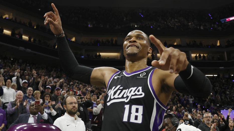 就在今天，37岁威少爆发了，又创造新纪录，成NBA历史第一人