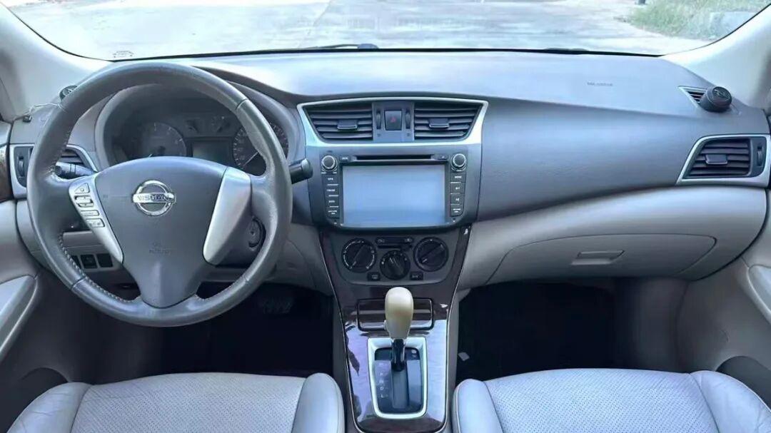 当年十多万的最美家用车，如今闲鱼卖1.68万，后排有“大沙发”