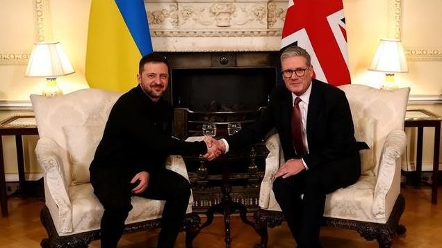 乌克兰又借207亿贷款，以后拿什么还？斯塔默没事，有俄罗斯买单