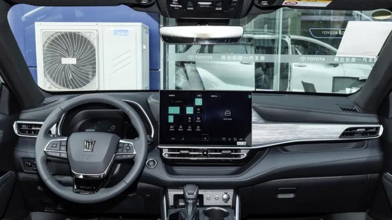 丰田“降维打击”！车长超5米加92油，百公里油耗5.8L仅售20.99万