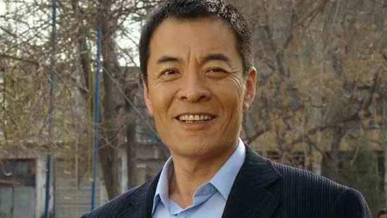 刘威：娶了圈外妻子，婚后生一女，如今咋样了？