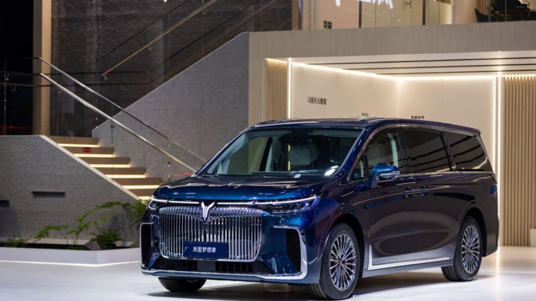 2026款岚图梦想家预售1小时订单破万，成都车展最火品牌凭什么？