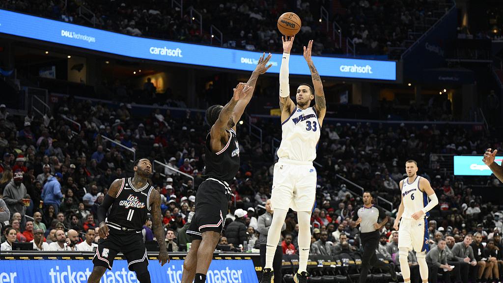 4月30日NBA丹佛掘金VS洛杉矶快船，丹佛掘金内线发挥出色，快船队防守配合强硬