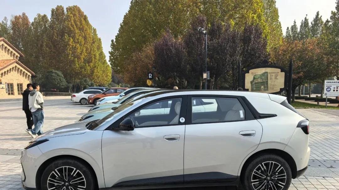 大空间+长续航+随心开，6.28万起入手极狐T1，诚意满满