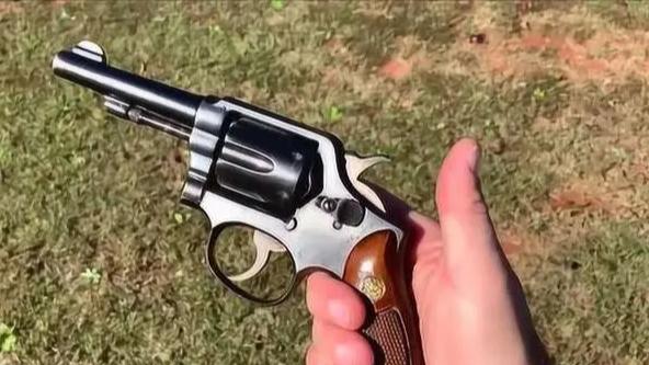 FBI的武器装备历史概述：左轮手枪 半自动手枪