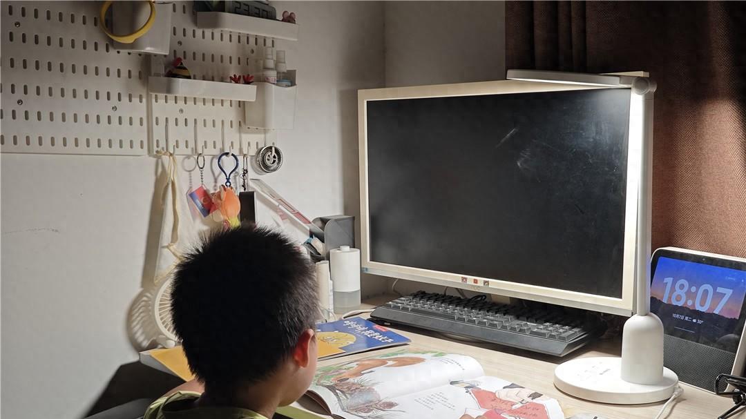 呵护孩子的眼睛，书客 SKY 护眼台灯使用体验