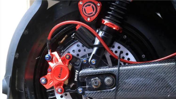 2025年买电动车，这4种“伪高端”配置不要选，都是妥妥的智商税