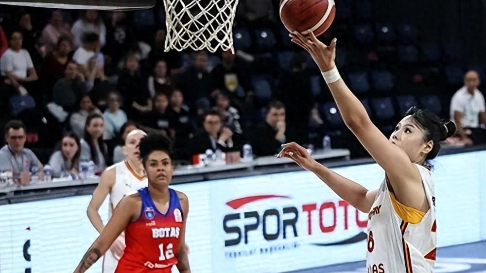 攻防俱佳！“小宝”李月汝再轰全面数据，率队高奏凯歌！