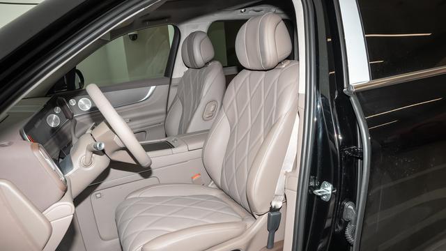 旗舰之间的对话，腾势N9对比问界，谁才是大型SUV市场的新宠儿？