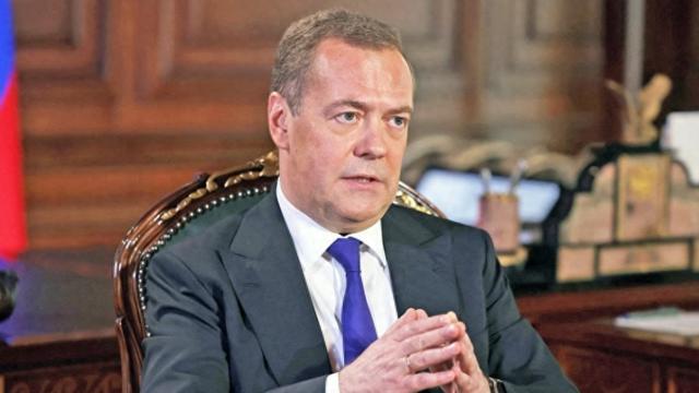 450: 0授权“开战”！梅德韦杰夫: “再动试试？这就是宣战！”