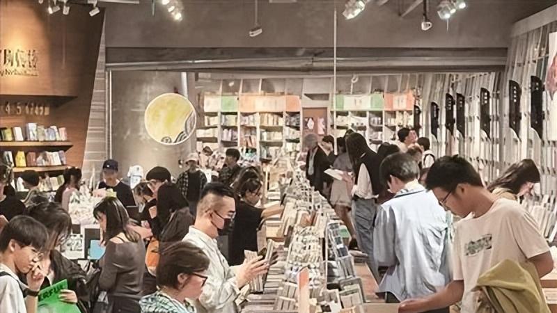假日书店：别样的“热门目的地”