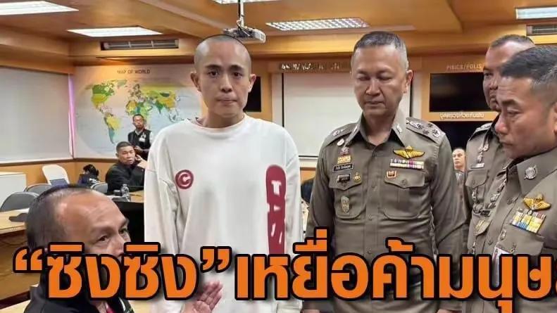 喜讯！吴卫东把女儿和另一女孩带回国，机场振臂欢呼，现场照曝光