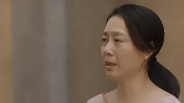 刘亦菲“妈妈”爱情竟这般浪漫，80年代丈夫追她，一年车费7000元