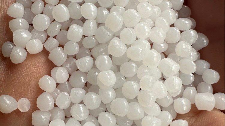 你每天都在用的聚乙烯：从塑料袋到管道，这种材料藏着多少秘密？