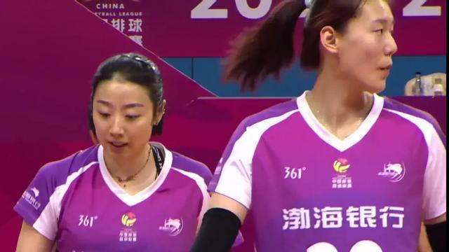 女排联赛-天津女排首胜，全体爆发3-1，上海队第四局有点崩溃