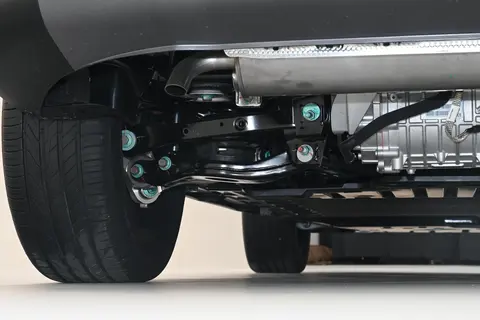 硬派方盒子造型+大空间+低油耗，方程豹钛7确实值得一看！