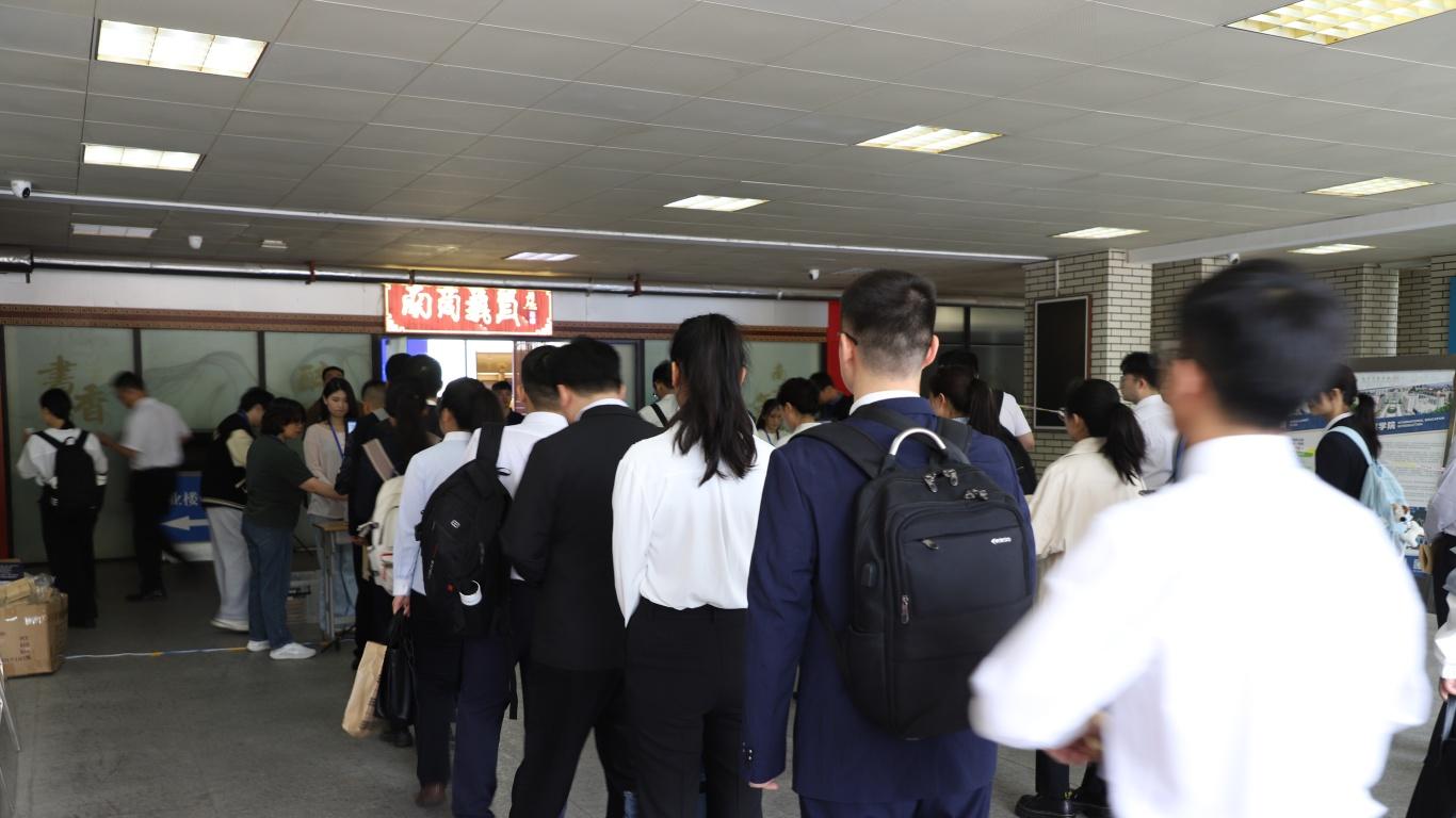 数智化技术如何确保面试评分的公平公正？