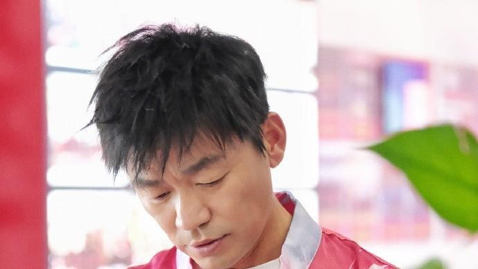 43岁王宝强也没想到，14岁女儿和15岁儿子，已经开始为他争光了