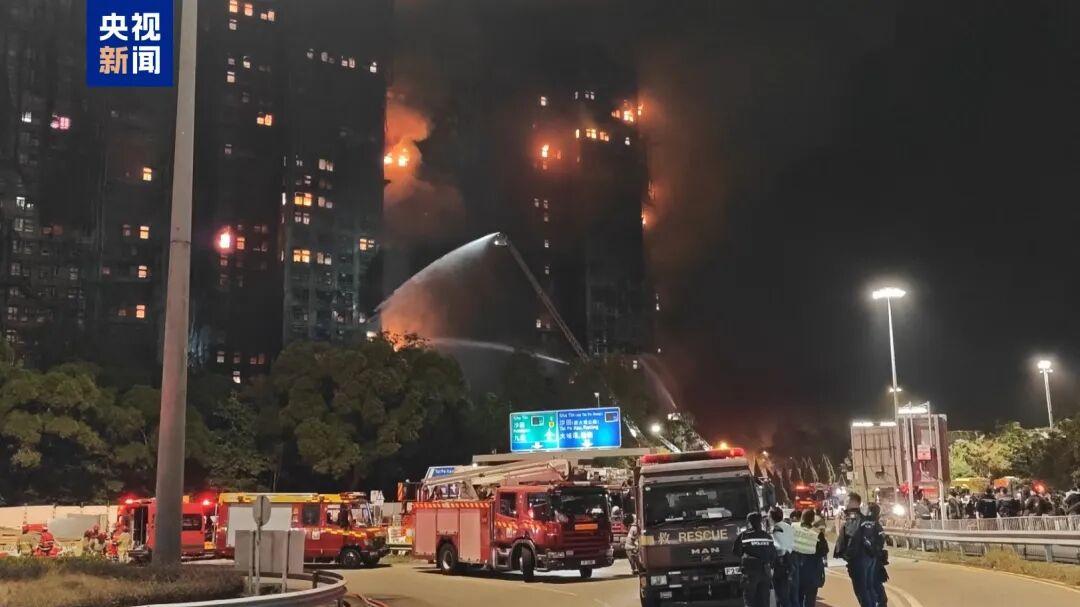 香港大埔火灾致55人遇难，全城哀悼与紧急救援同步展开